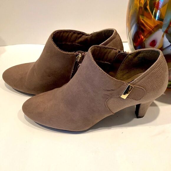 London Fog Tan Ankle Booties Size 8.5 - Picture 2 of 8